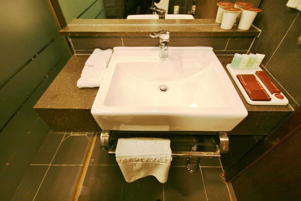 Central Plaza Hotel - Incheon Cityhall Экстерьер фото