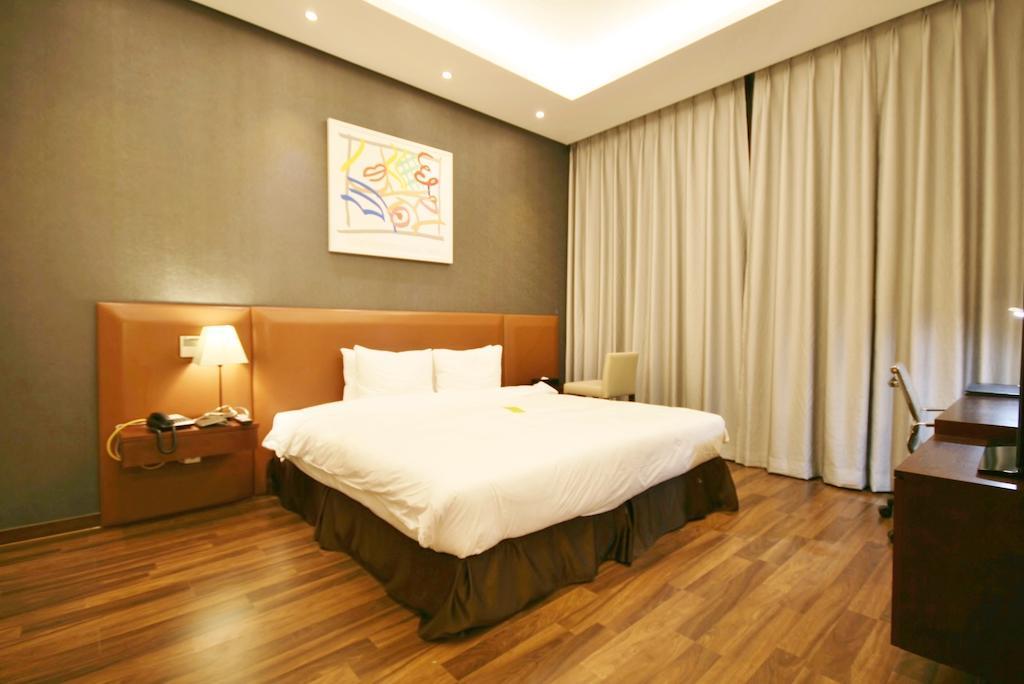 Central Plaza Hotel - Incheon Cityhall Номер фото