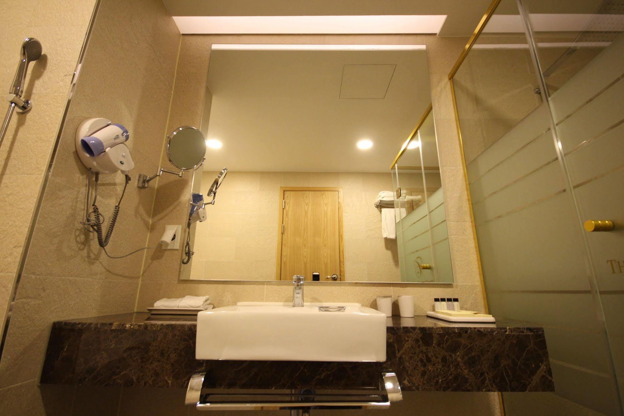 Central Plaza Hotel - Incheon Cityhall Экстерьер фото