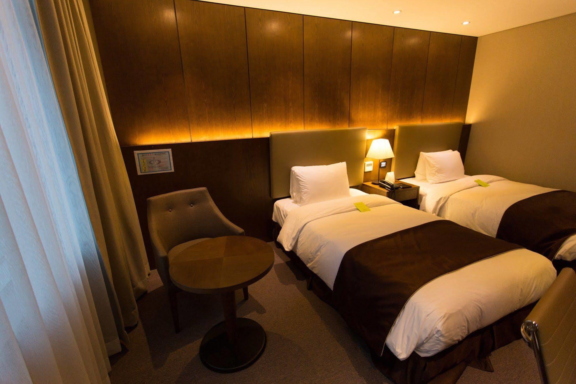 Central Plaza Hotel - Incheon Cityhall Экстерьер фото