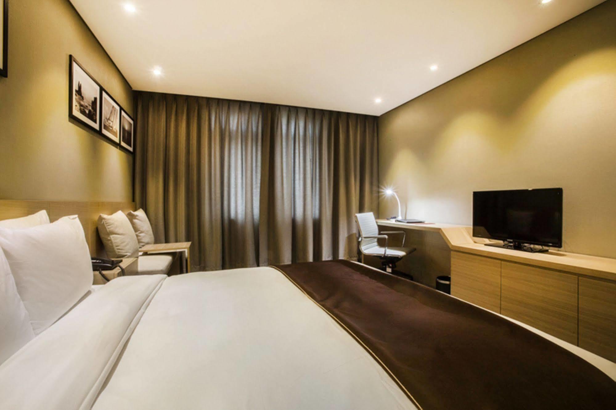 Central Plaza Hotel - Incheon Cityhall Экстерьер фото