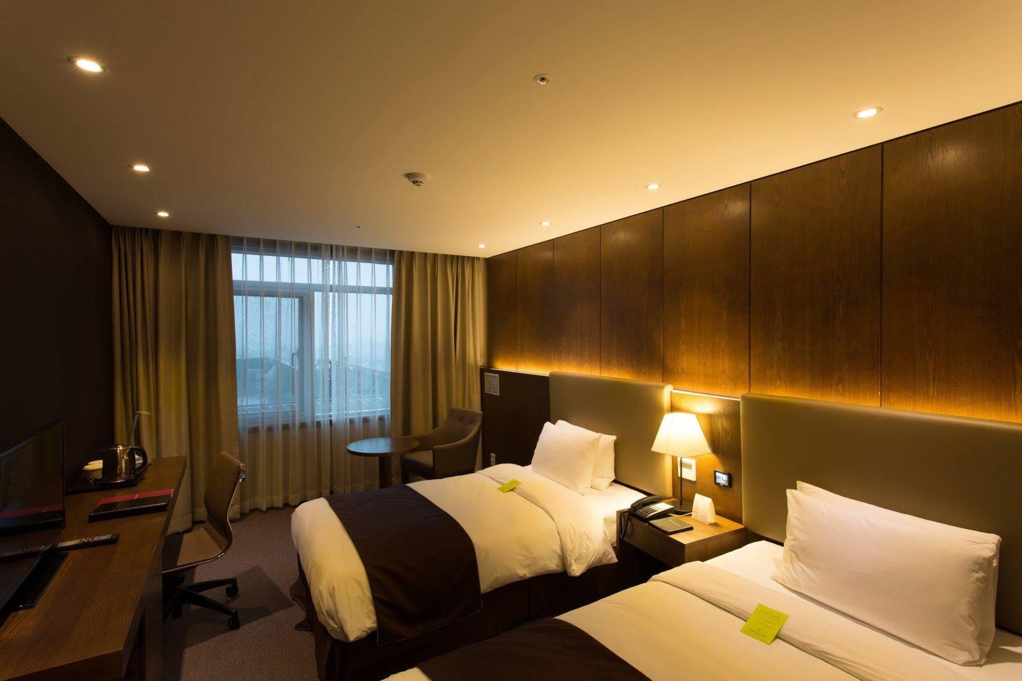 Central Plaza Hotel - Incheon Cityhall Экстерьер фото